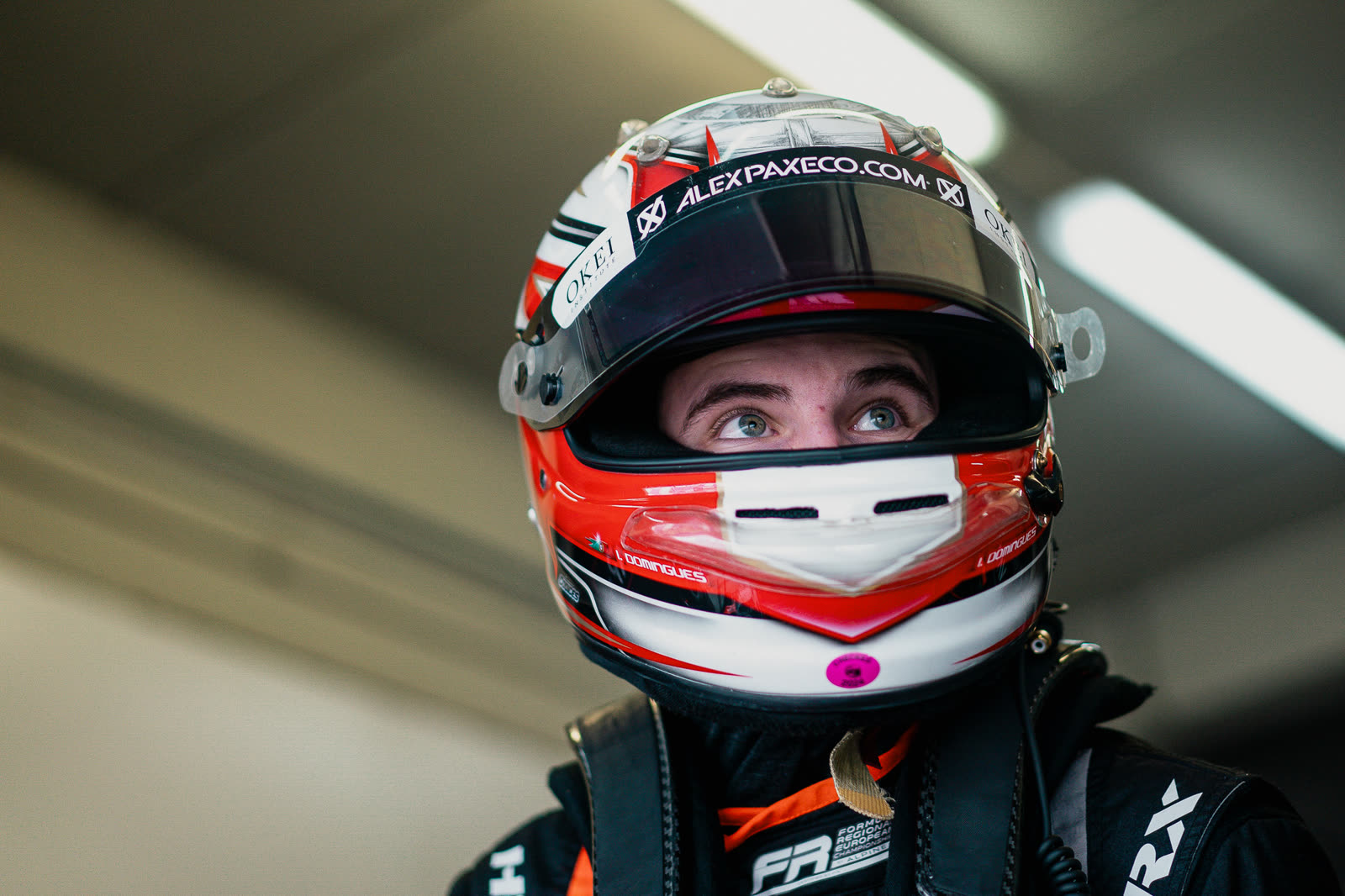 Ivan Domingues com capacete durante testes de Fórmula 3 em Jerez